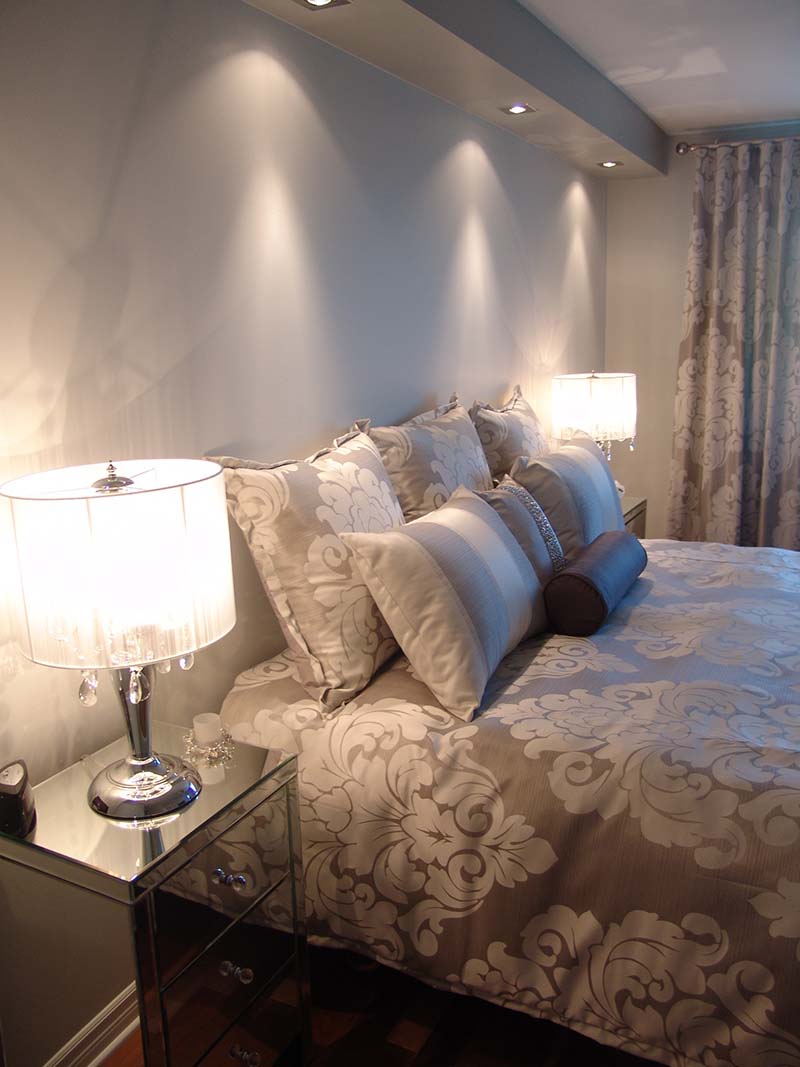 Chambre à coucher aux inspirations romantiques aménagée, décorée et conçue par Signé Labelle